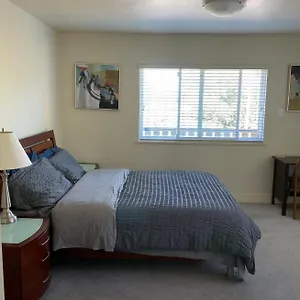 Spacious And Bright Queen Bed With Private Bathroom Guest house Richmond