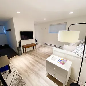 Small Private At Kitsilano Bed & Breakfast Vancouver