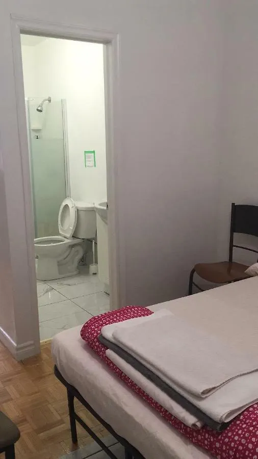 Toronto Airport Travelers Home Guest house