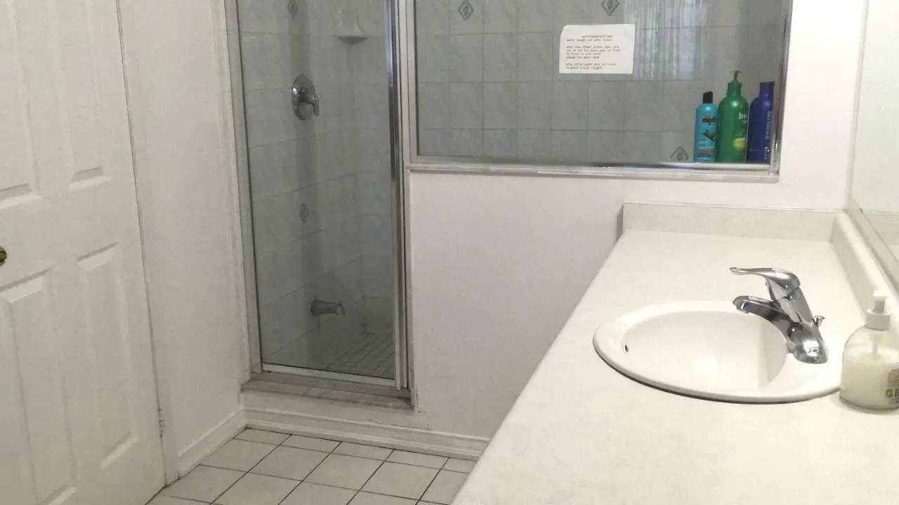 Toronto Airport Travelers Home Guest house